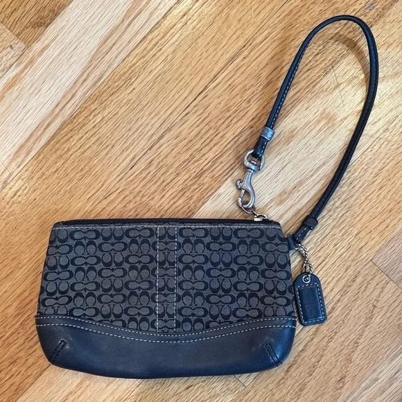 Vintage Coach Black Wristlet - Picture 2 of 3